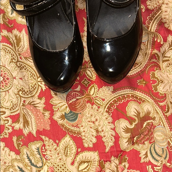 Forever 21 Glossy Black Platform Heels - Picture 10 of 10